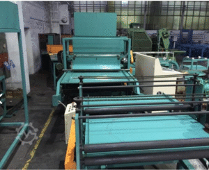 Installation de fabrication de panneaux sandwich